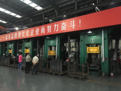 如何提高鎂碳磚質量？華隆伺服電動螺旋壓磚機給你答案